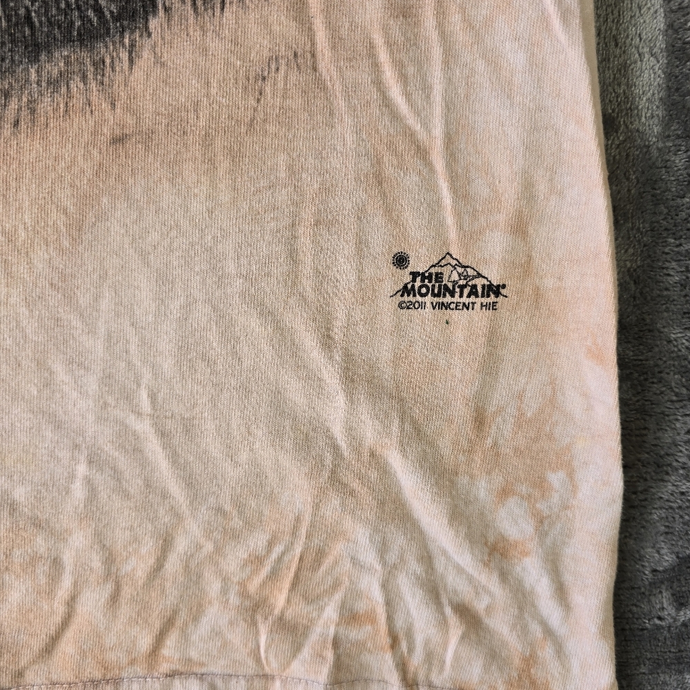 The Mountain Pug Face Dog T Shirt Size Medium Tan 2011 - Picture 3 of 6